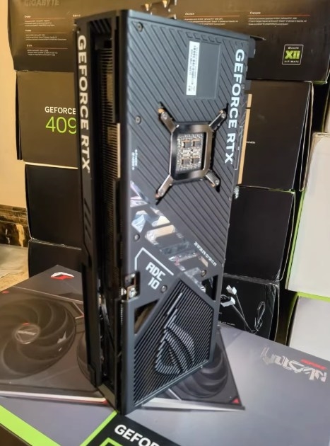 全球首个可以插DDR5内存的显卡！可惜只是个摆设