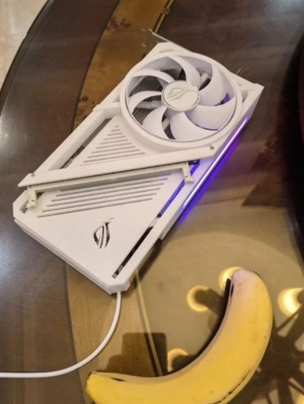 全球首个可以插DDR5内存的显卡！可惜只是个摆设