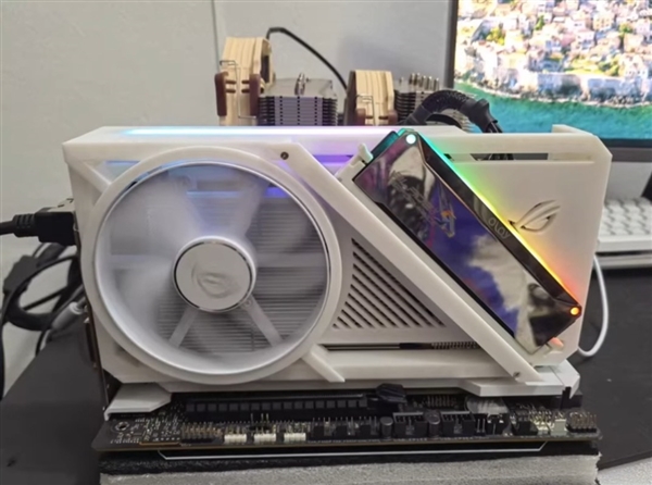 全球首个可以插DDR5内存的显卡！可惜只是个摆设