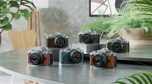 12799元起 尼康发布Zf全新银色全画幅微单:经典镀铬质感