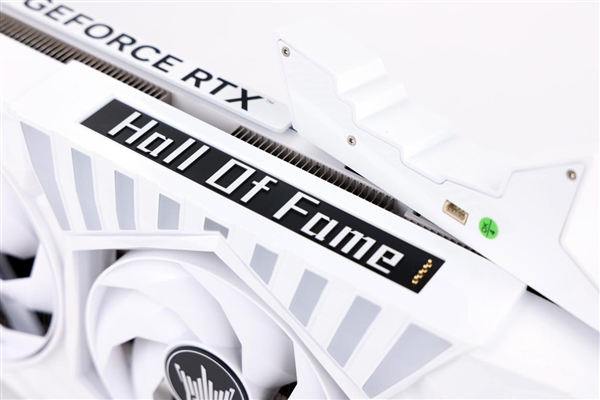 影驰RTX 5080 HOF OC LAB Deluxe-X 评测|纯白旗舰 王者归来