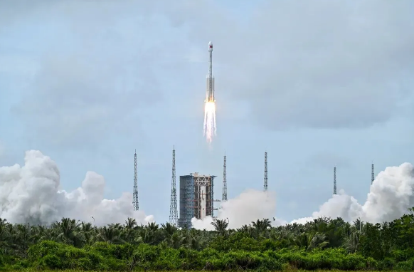 长征七号改运载火箭点火起飞：成功发射遥感四十五号卫星