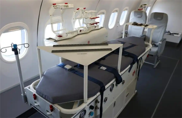 首架国产C909医疗机交付中国飞龙通航 具备高原机场起降能力 被称为“空中ICU”