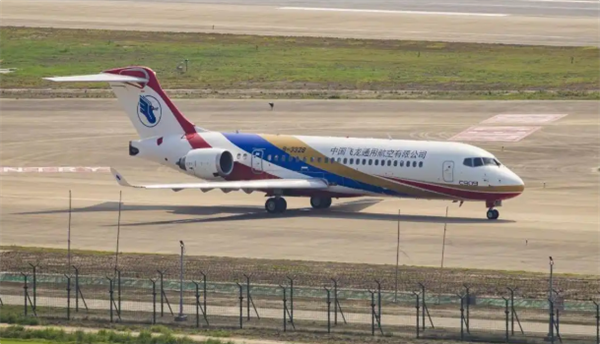 首架国产C909医疗机交付中国飞龙通航 具备高原机场起降能力 被称为“空中ICU”