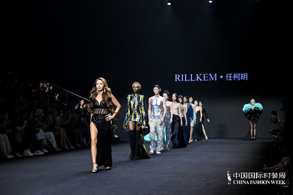 WT·MODEL × RILLKEM“故障深渊”大秀于北京盛大发布，咏叹神话与现实的时尚对话