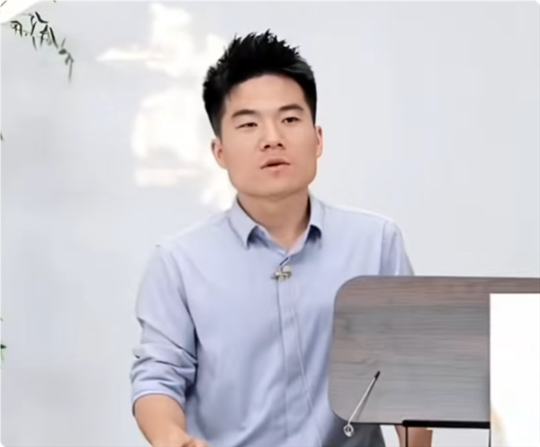 董宇辉谈年轻人做主播：不会以过来人姿态指责他们