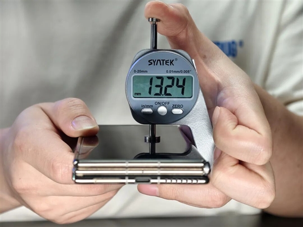 别人挤牙膏可能被骂 但三折叠情有可原