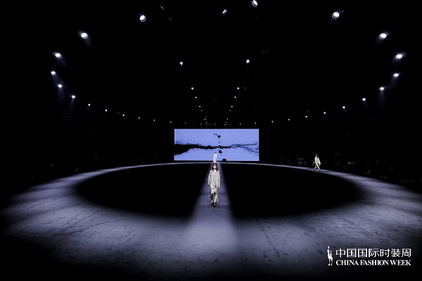 siyun huang · 黄斯赟：时尚+艺术+科技，让中华文化持续言说