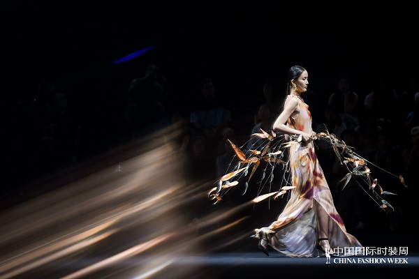 siyun huang · 黄斯赟：时尚+艺术+科技，让中华文化持续言说