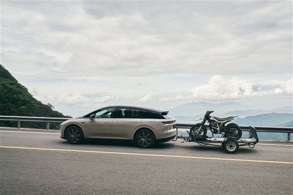 价格或有大惊喜！李想公布理想i6新颜色命名“云朵黄”